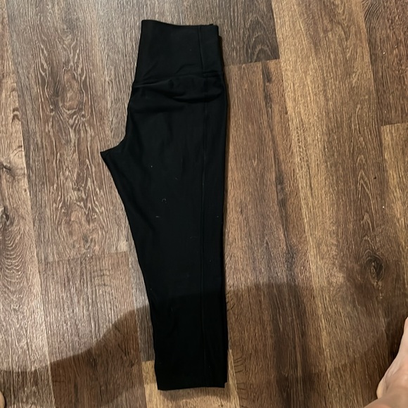 Nike Women’s Legend Crop Tight - Picture 2 of 3